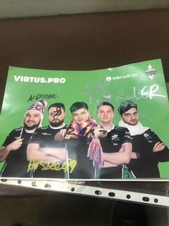 Автографы команды Virtus.pro