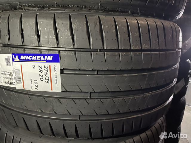 Michelin Pilot Sport 4 245/40 R20 и 275/35 R20 102Y
