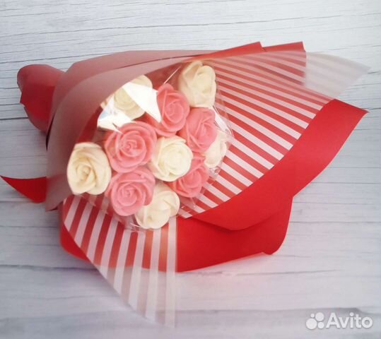 Подарок девушке букет из шоколадных роз