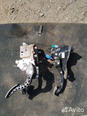 Педали Renault Fluence 2010 года