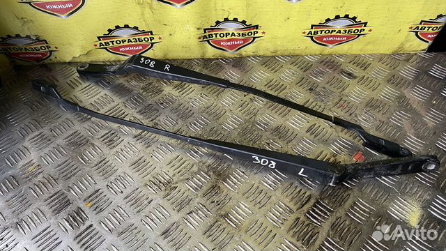 Поводок дворника левый Peugeot 308