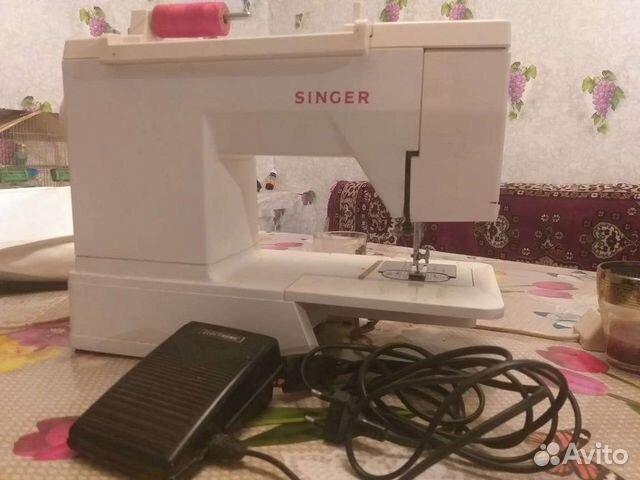 Швейная электрическая машинка Singer