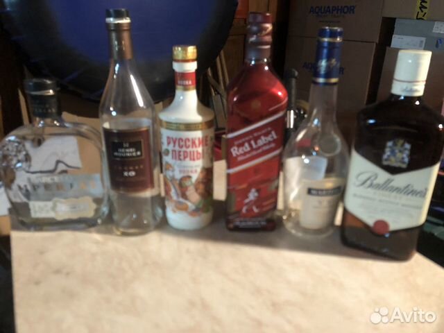 Бутылки пустые из под алкоголя