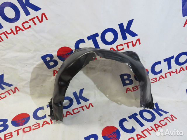 Подкрылок Перед Лево toyota camry AVV50