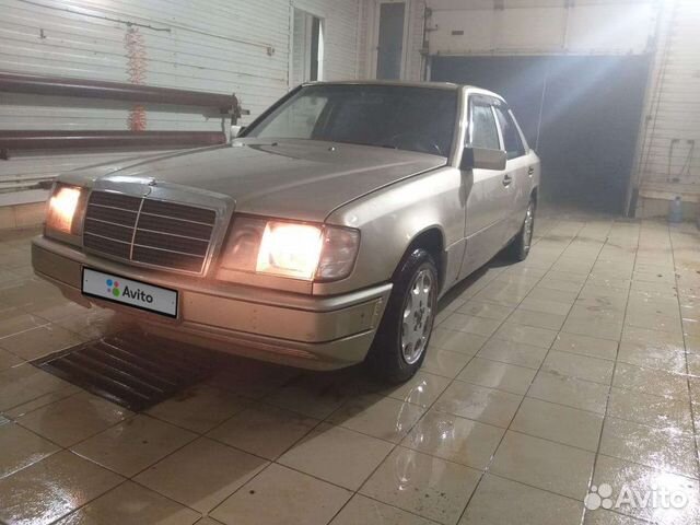 Mercedes-Benz W124 2.3 AT, 1988, 300 000 км