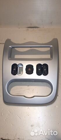 Рамка магнитолы Renault Logan