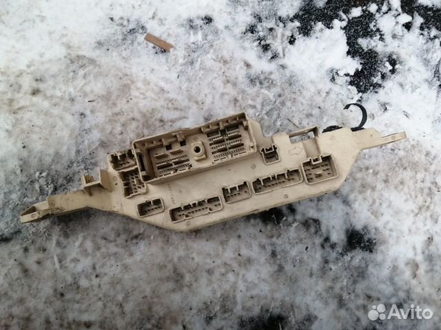 Блок предохранителей прав Toyota Land Cruiser 100