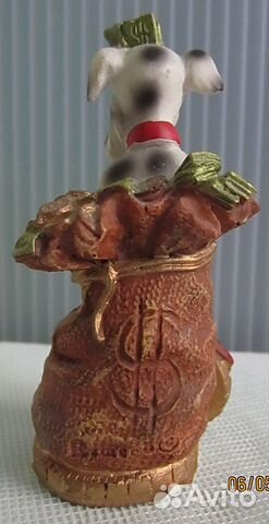 Собака с мешком денег