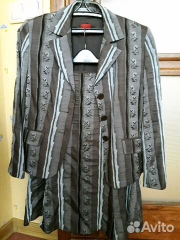 Костюм с юбкой