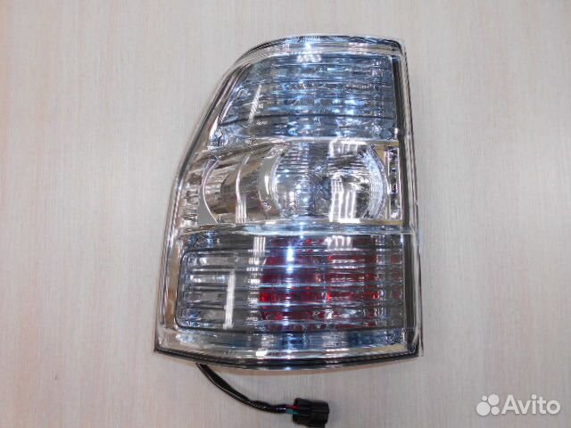 Фонарь задний Mitsubishi Pajero 4