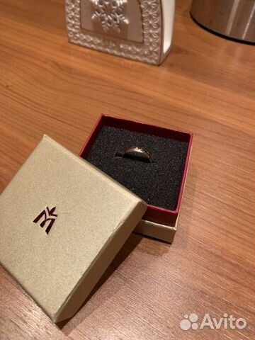 Золотое обручальное кольцо Золотое обручальное кольцо