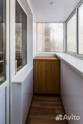 Балконное остекление с отделкой.шкафы