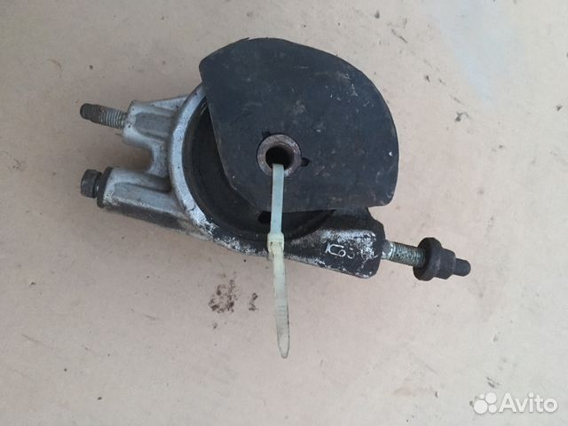 Тойота мр2 подушка двигателя верхняя Тойота мр2 подушка двигателя верхняя