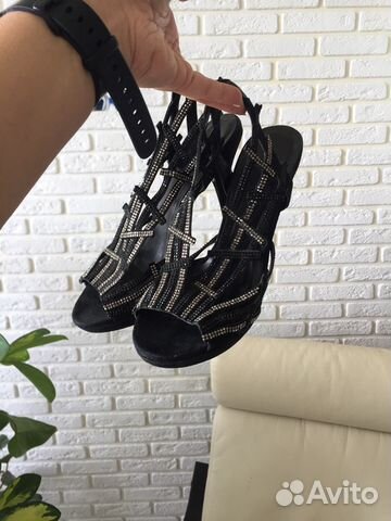 Босоножки на каблуке со стразами чёрные Босоножки на каблуке со стразами чёрные