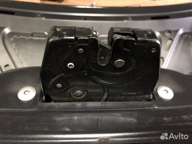 Замок багажника BMW 7 F01 Замок багажника BMW 7 F01