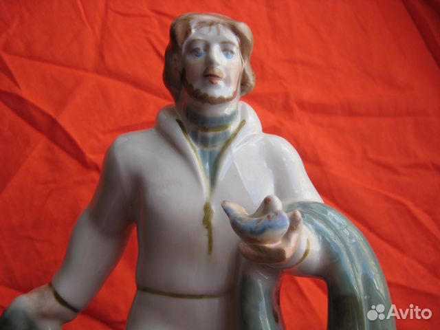 Фарфор рыбак с неводом (21 см.)