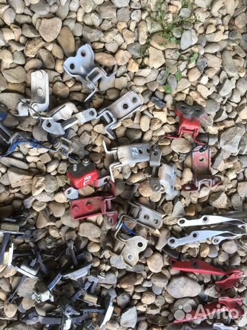 Toyota Vitz SCP10 петли задних дверей капота