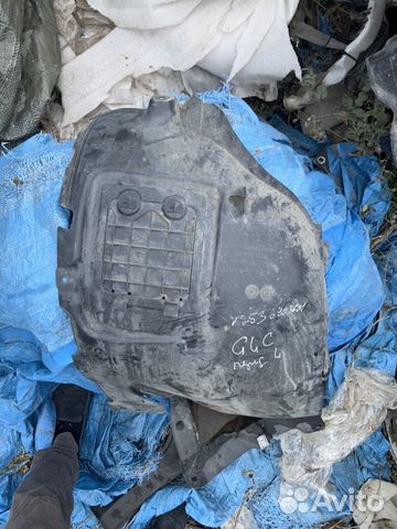 Передний левый подкрылок Мерседес w253 a253