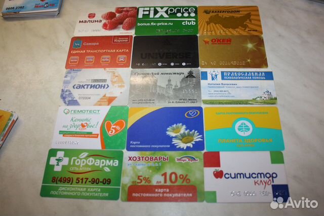 Более 100 штук самых разных пластиковых карт Более 100 штук самых разных пластиковых карт