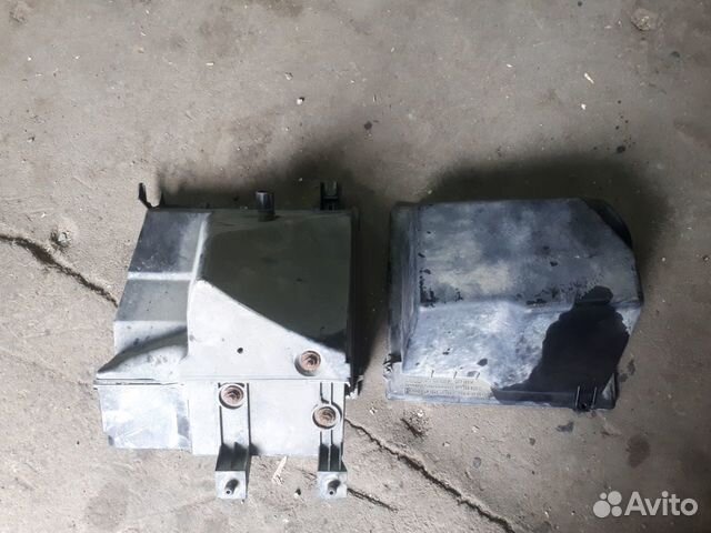 Корпус воздушного фильтра Audi A8 D2 077133837R Корпус воздушного фильтра Audi A8 D2 077133837R