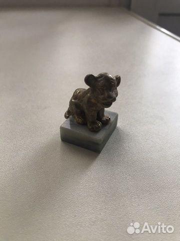 Статуэтка львенка