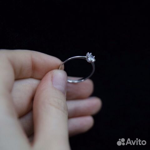 Кольцо с цирконом