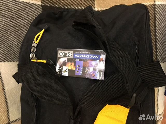 Спортивная сумка Salomon на колесах с выдвижной ру Спортивная сумка Salomon на колесах с выдвижной ру