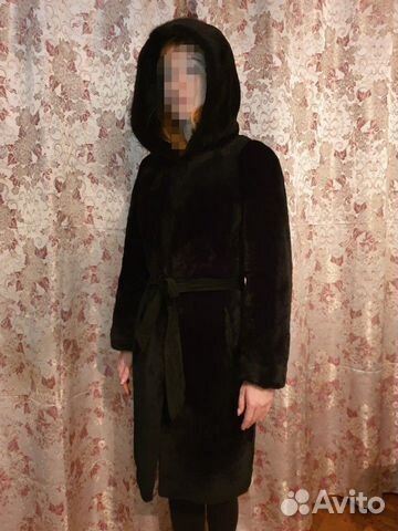 Шуба мутон, капюшон с норковой отделкой Шуба мутон, капюшон с норковой отделкой