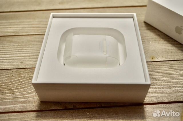 Новый оригинальный кейс Apple AirPods 2 Новый оригинальный кейс Apple AirPods 2