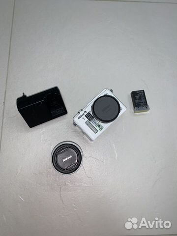 Цифровой фотоаппарат Nikon 1 AW1 Цифровой фотоаппарат Nikon 1 AW1