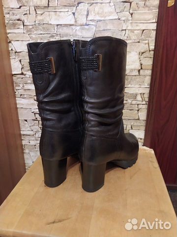 Продаются зимние женские сапоги