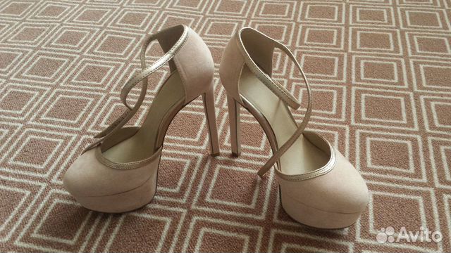 Туфли на очень высоком каблуке