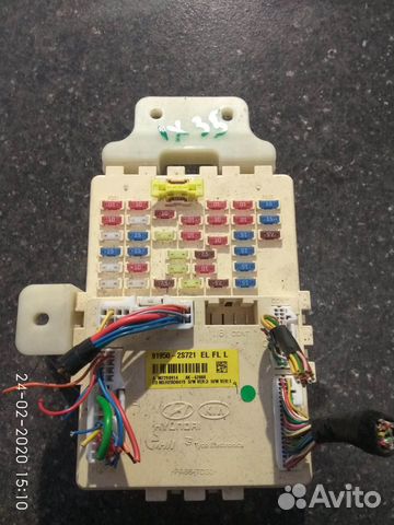 Салонный блок предохранителей на Хендай IX-35