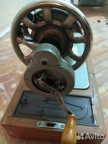 Швейная машинка СССР ручная Швейная машинка СССР ручная