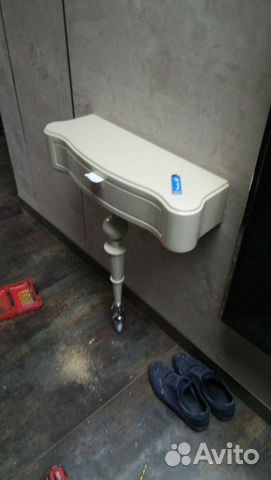 Столик консоль