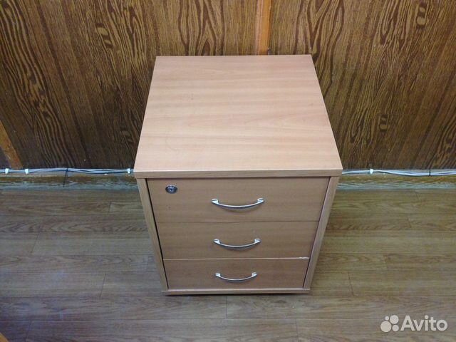 Тумбочка подкатная для письменного стола