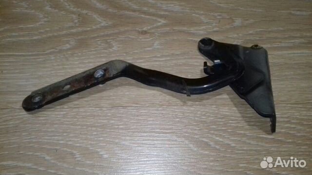 Петля капота правая Mercedes-Benz Vito W639 OM646 Петля капота правая Mercedes-Benz Vito W639 OM646