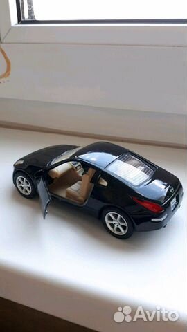 Модель автомобиля Kinsmart Nissan 350 Z