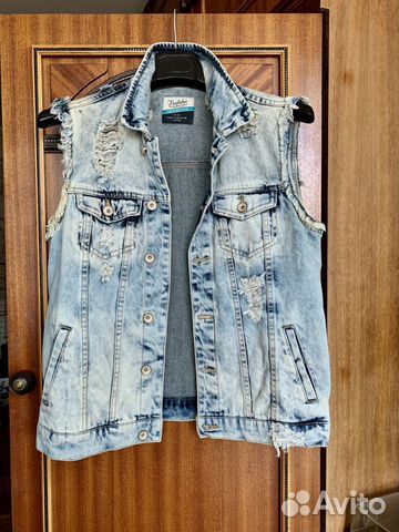 Продаю джинсовую жилетку Zara