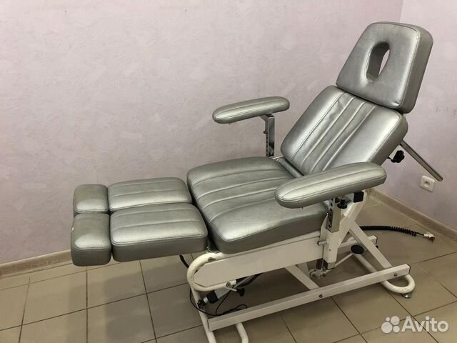 Кушетка косметологическая в хорошем состоянии