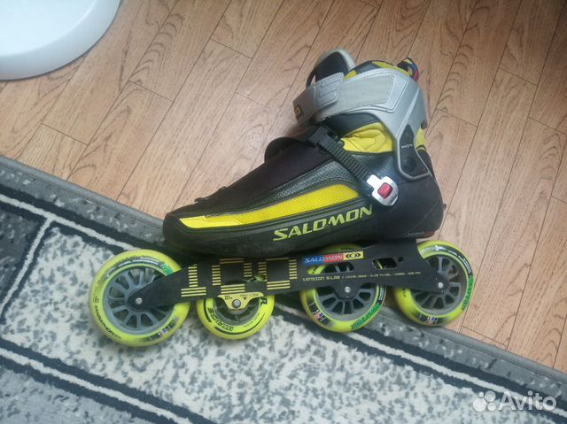 Роликовые коньки