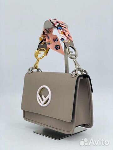 Новая женская сумка мессенджер бежевая кожа Fendi