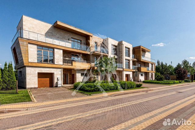 Таунхаус 291 м² на участке 2.7 сот.