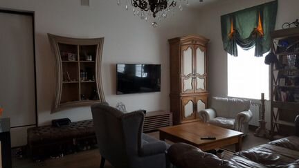 Подвесной шкаф-витрина EGO из массива дуба