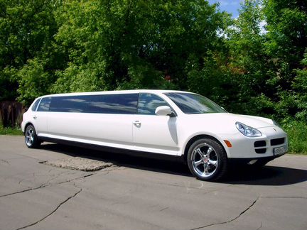 На праздник, свадьбу, день рождения (в лимузине)