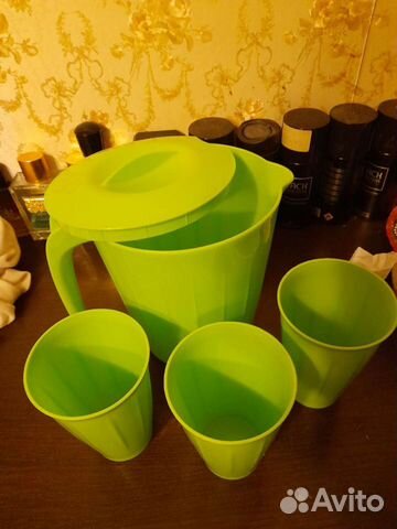 Кувшин пластик со стаканами