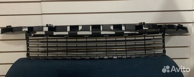Решетка в бампер центральная Renault Fluence