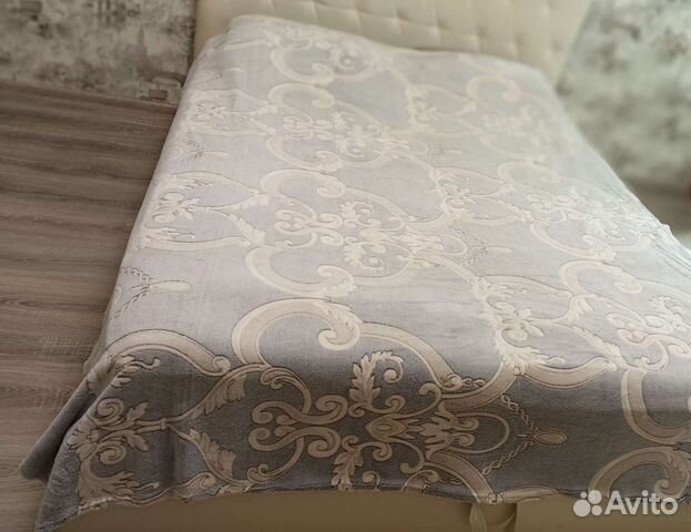 Пледы и покрывало