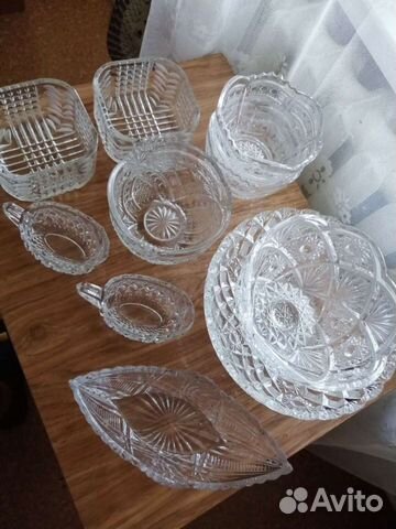 Хрустальные вазы разных размеров и форм