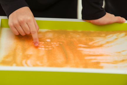 Рисование песком